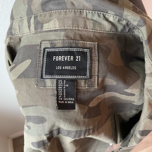 Forever 21 Camo Button-Down Shirt - Picture 5 of 5